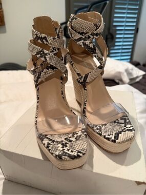 Snake-Print Qupid Cascade-07 wedge sandal heels — size 7